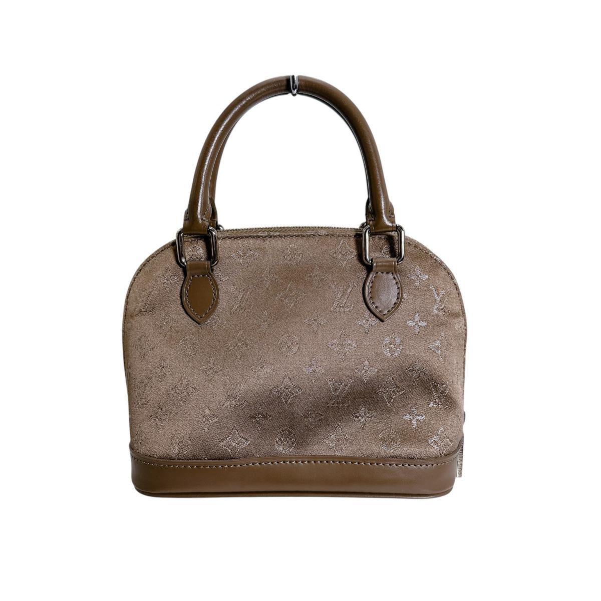 ルイヴィトン LOUIS VUITTON ポーチ
 アクセサリーポーチ モノグラム リトルアルマ モノグラムサテン M92147 ベージュ LV
 【SS】
 【中古】