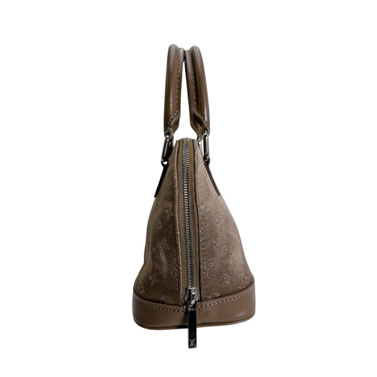 ルイヴィトン LOUIS VUITTON ポーチ
 アクセサリーポーチ モノグラム リトルアルマ モノグラムサテン M92147 ベージュ LV
 【SS】
 【中古】