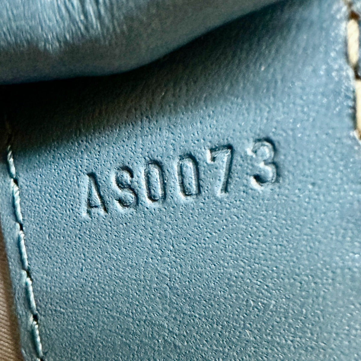 ルイヴィトン LOUIS VUITTON ハンドバッグ
 ハンドバッグ ファビュロー スハリ レザー M91813 ブルー LV
 【SS】
 【中古】