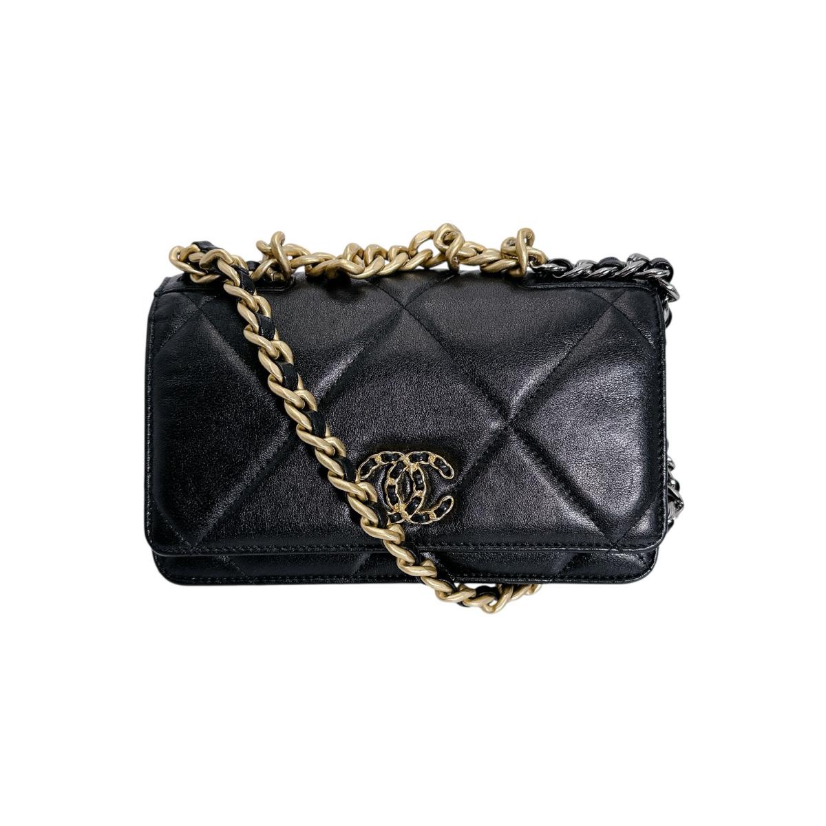 シャネル CHANEL ショルダーバッグ
 チェーンウォレット ラムスキン CHANEL19 ラムスキン ブラック 【SS】
 【中古】