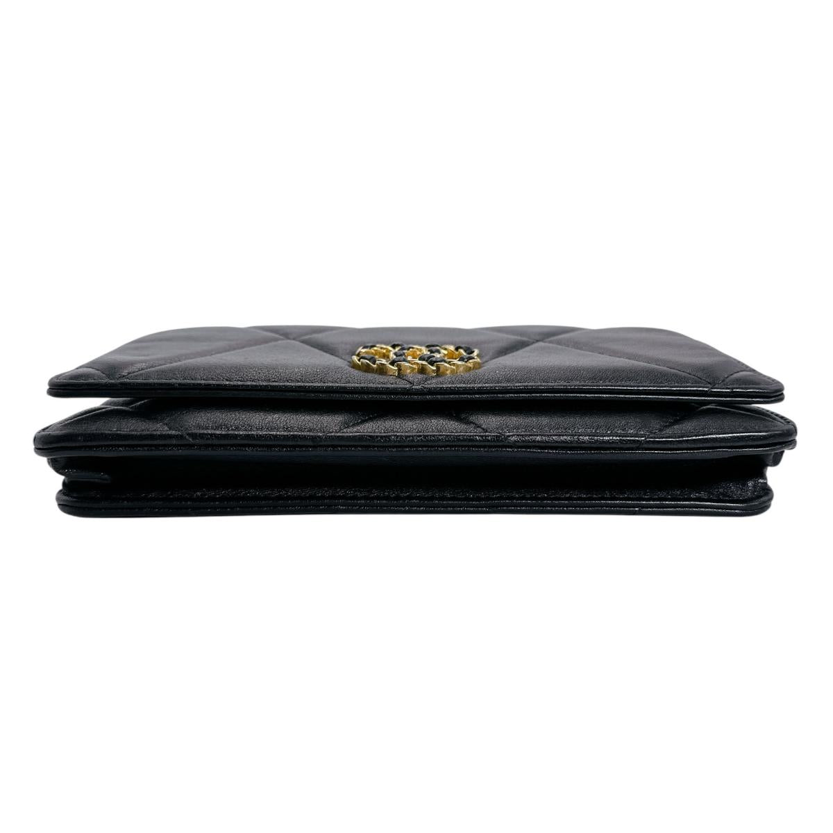 シャネル CHANEL ショルダーバッグ
 チェーンウォレット ラムスキン CHANEL19 ラムスキン ブラック 【SS】
 【中古】
