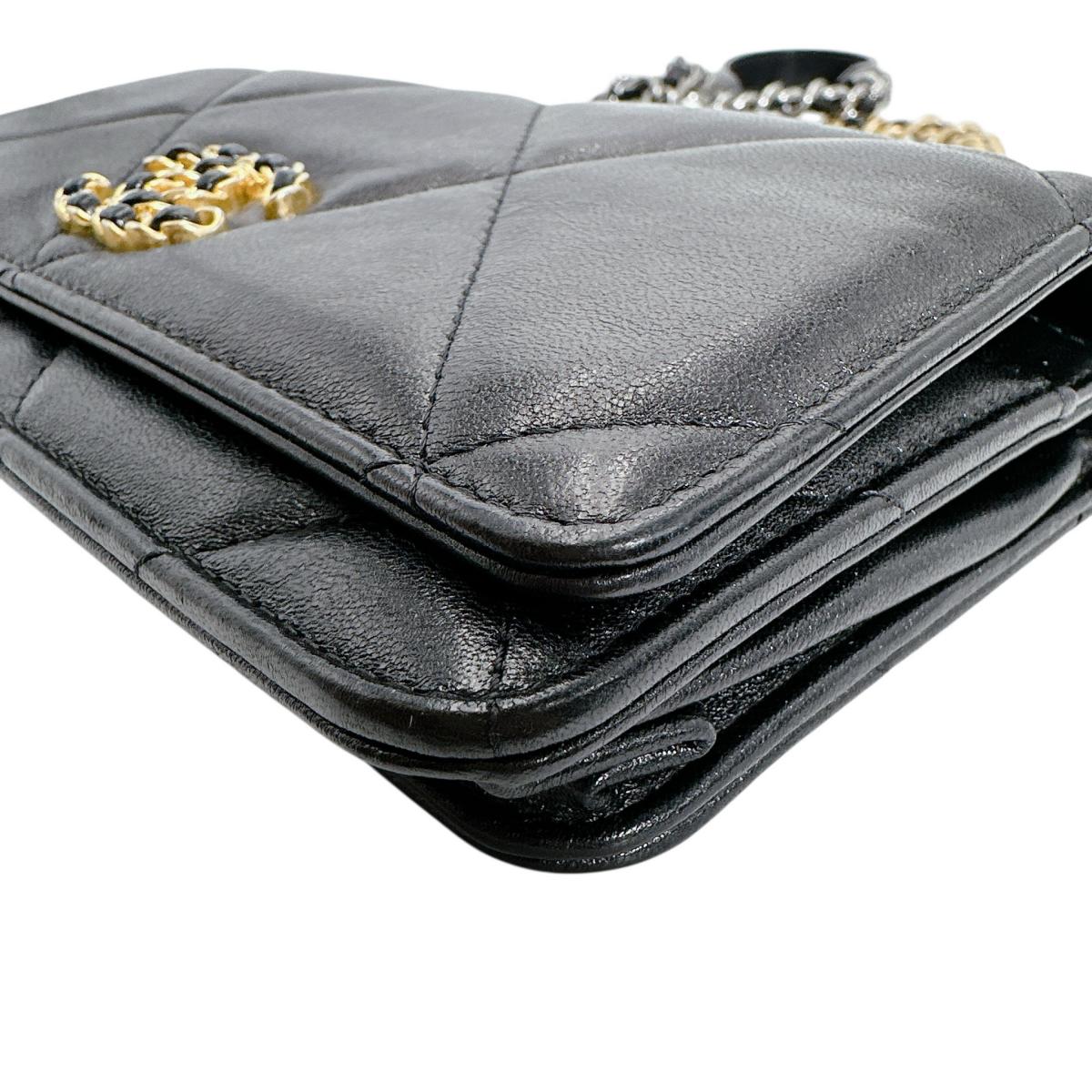 シャネル CHANEL ショルダーバッグ
 チェーンウォレット ラムスキン CHANEL19 ラムスキン ブラック 【SS】
 【中古】