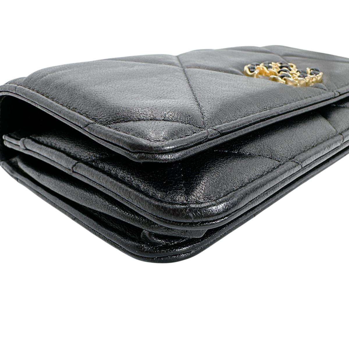 シャネル CHANEL ショルダーバッグ
 チェーンウォレット ラムスキン CHANEL19 ラムスキン ブラック 【SS】
 【中古】