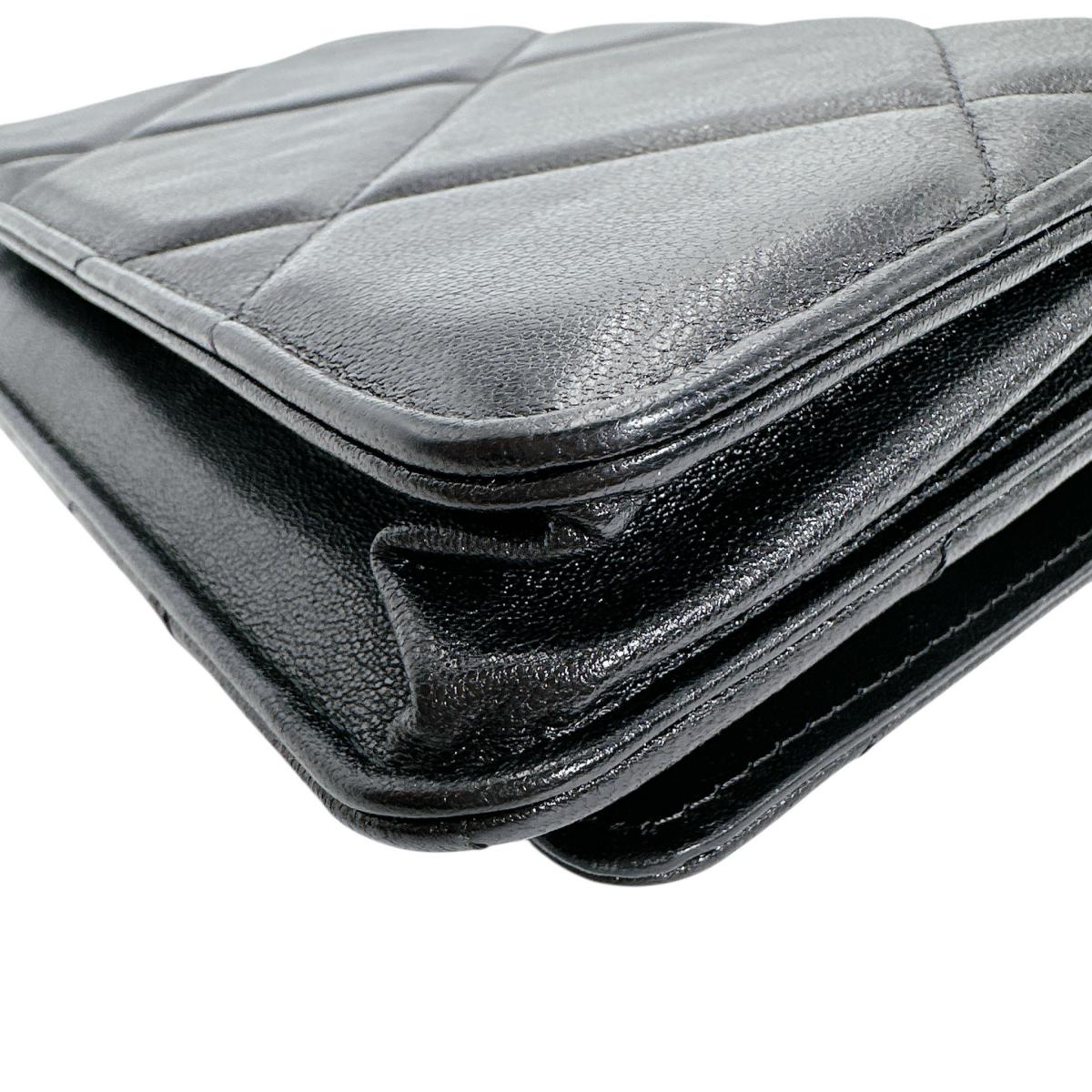 シャネル CHANEL ショルダーバッグ
 チェーンウォレット ラムスキン CHANEL19 ラムスキン ブラック 【SS】
 【中古】