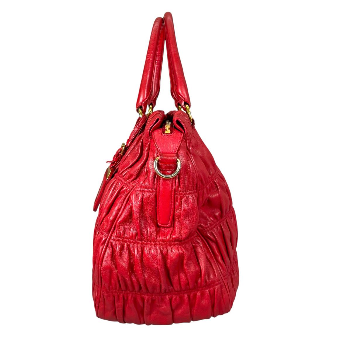 プラダ PRADA トートバッグ
 2WAYショルダーバッグ ギャザー ナッパ ゴーフル レザー B2588L レッド 【SS】
 【中古】