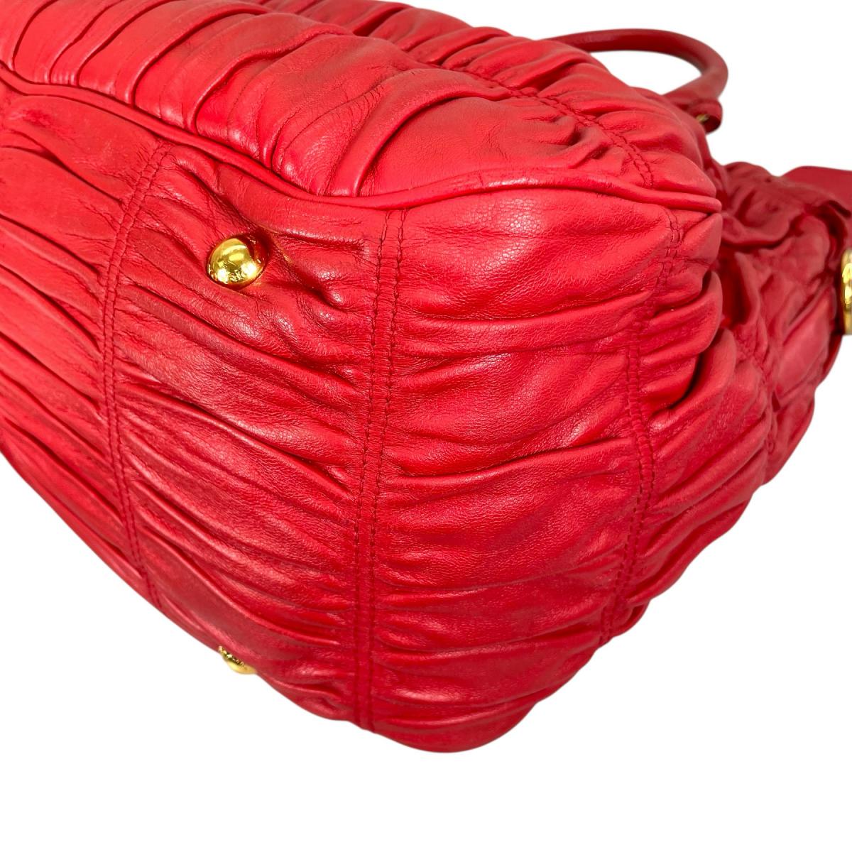 プラダ PRADA トートバッグ
 2WAYショルダーバッグ ギャザー ナッパ ゴーフル レザー B2588L レッド 【SS】
 【中古】