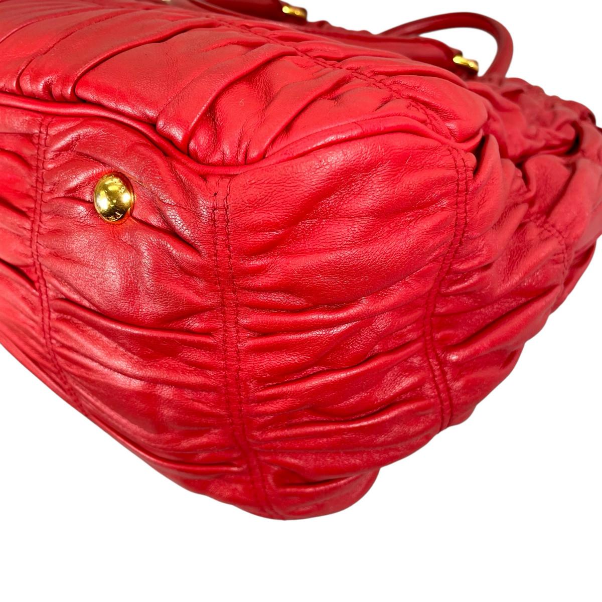 プラダ PRADA トートバッグ
 2WAYショルダーバッグ ギャザー ナッパ ゴーフル レザー B2588L レッド 【SS】
 【中古】