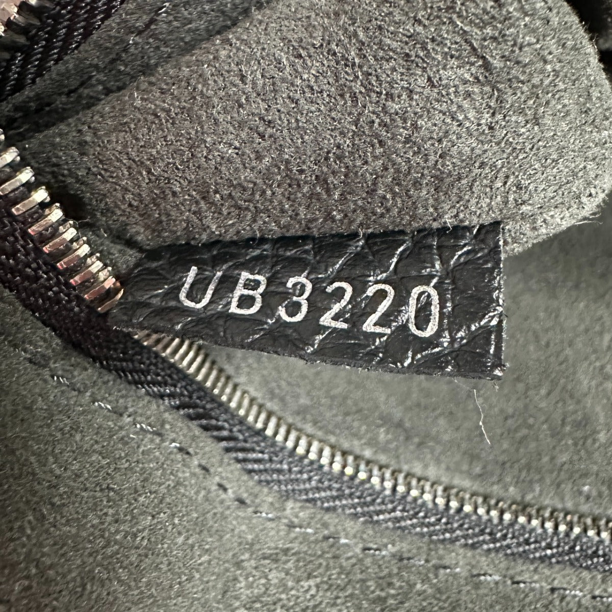 ルイヴィトン LOUIS VUITTON ハンドバッグ
 ハンドバッグ ノワール アルマンド･ブリーフケースMM レザー M54381 ブラック LV
 【SS】
 【中古】