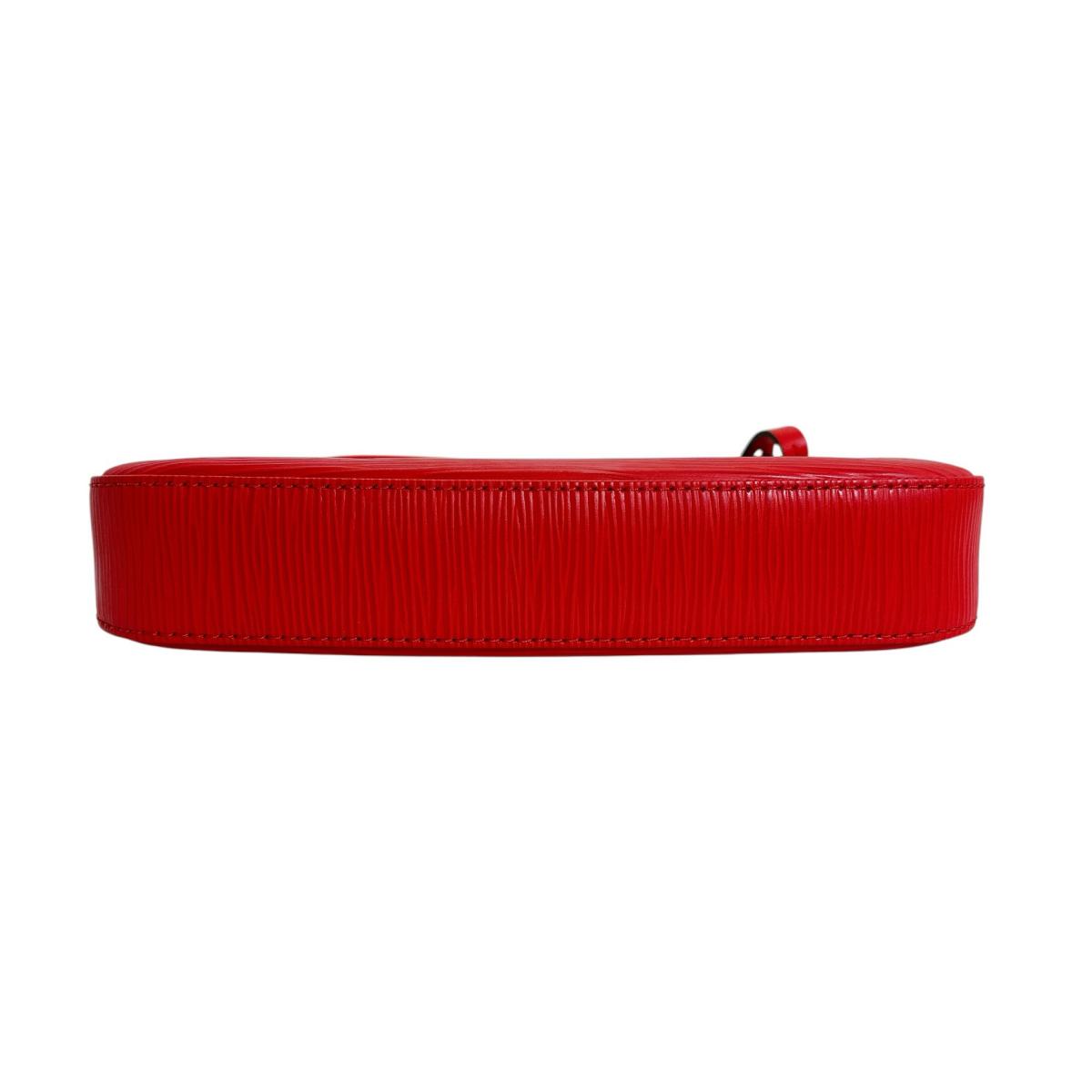 ルイヴィトン LOUIS VUITTON ポーチ
 ポーチ エピ ポシェット・アクセソワール エピレザー M41157 レッド LV
 【SS】
 【中古】
