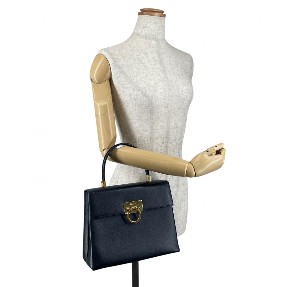 サルヴァトーレフェラガモ Salvatore Ferragamo ハンドバッグ
 ハンドバッグ 2WAYショルダーバッグ ガンチーニ レザー ブラック 【SS】
 【中古】