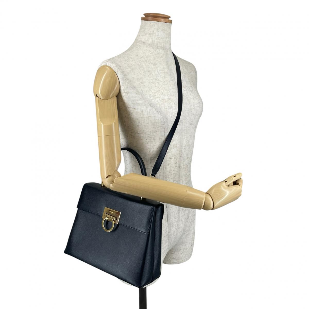 サルヴァトーレフェラガモ Salvatore Ferragamo ハンドバッグ
 ハンドバッグ 2WAYショルダーバッグ ガンチーニ レザー ブラック 【SS】
 【中古】