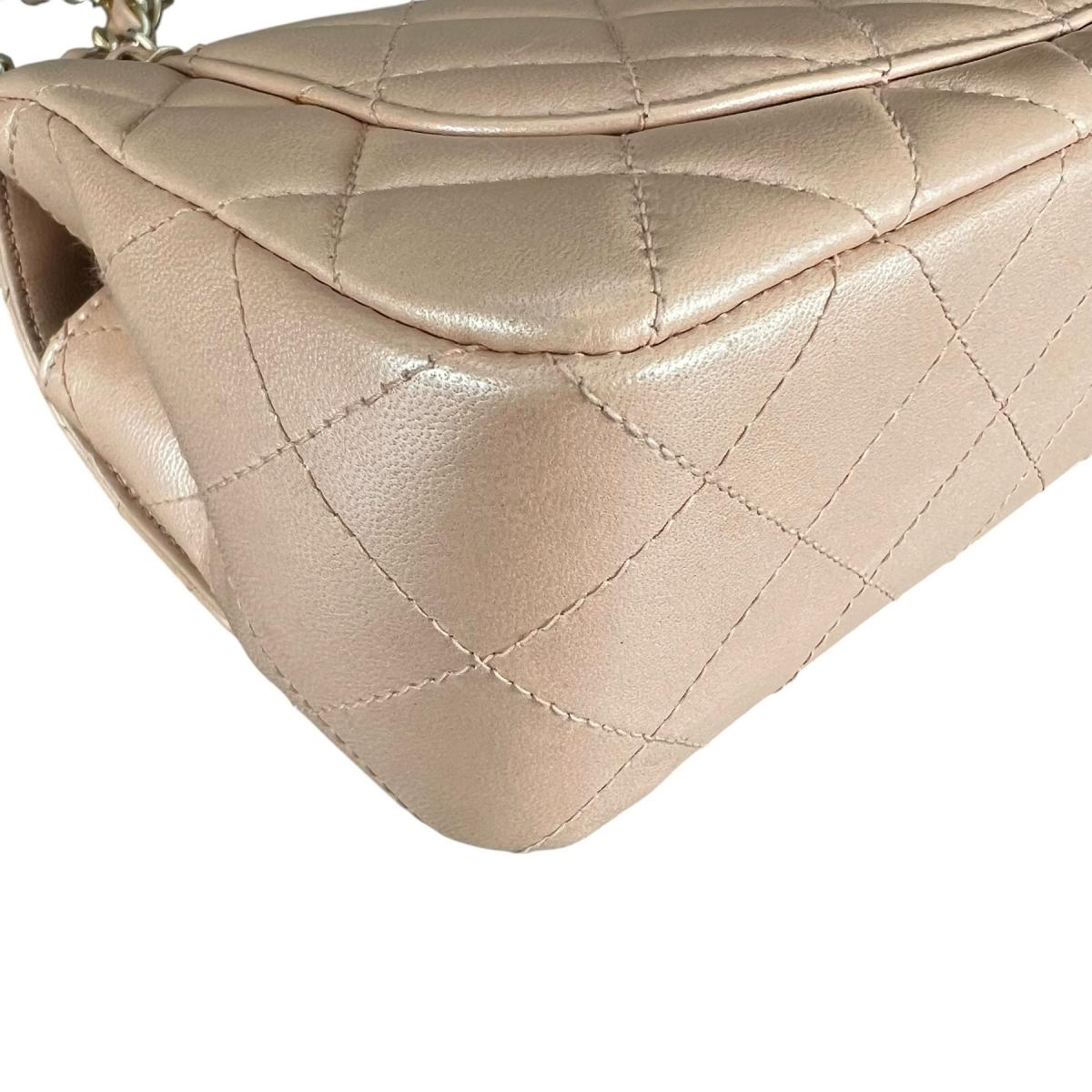 シャネル CHANEL ショルダーバッグ
 チェーンウォレット ラムスキン CHANEL19 ラムスキン A69900 ピンク 【SS】
 【中古】