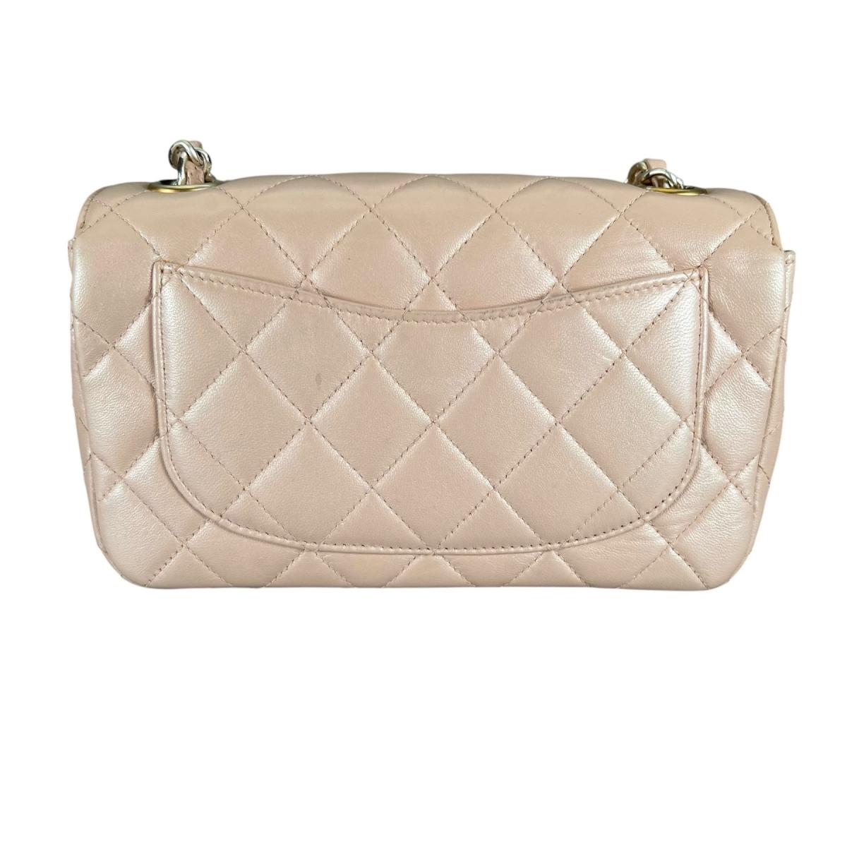 シャネル CHANEL ショルダーバッグ
 チェーンウォレット ラムスキン CHANEL19 ラムスキン A69900 ピンク 【SS】
 【中古】