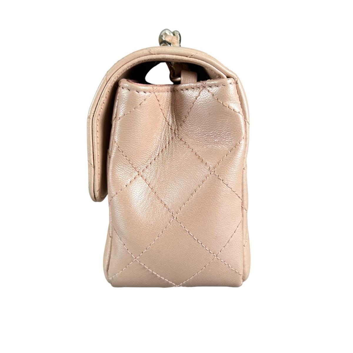 シャネル CHANEL ショルダーバッグ
 チェーンウォレット ラムスキン CHANEL19 ラムスキン A69900 ピンク 【SS】
 【中古】