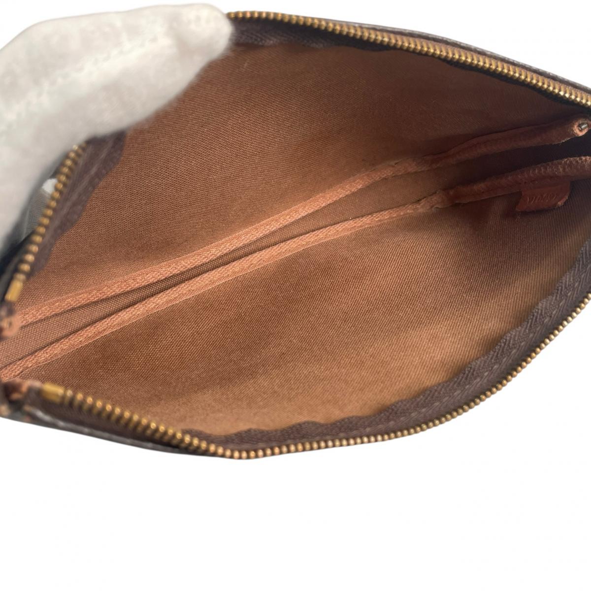 ルイヴィトン LOUIS VUITTON ハンドバッグ
 ポシェット モノグラム Pochette Accessoires モノグラムキャンバス M51980 ブラウン LV
 【SS】
 【中古】
