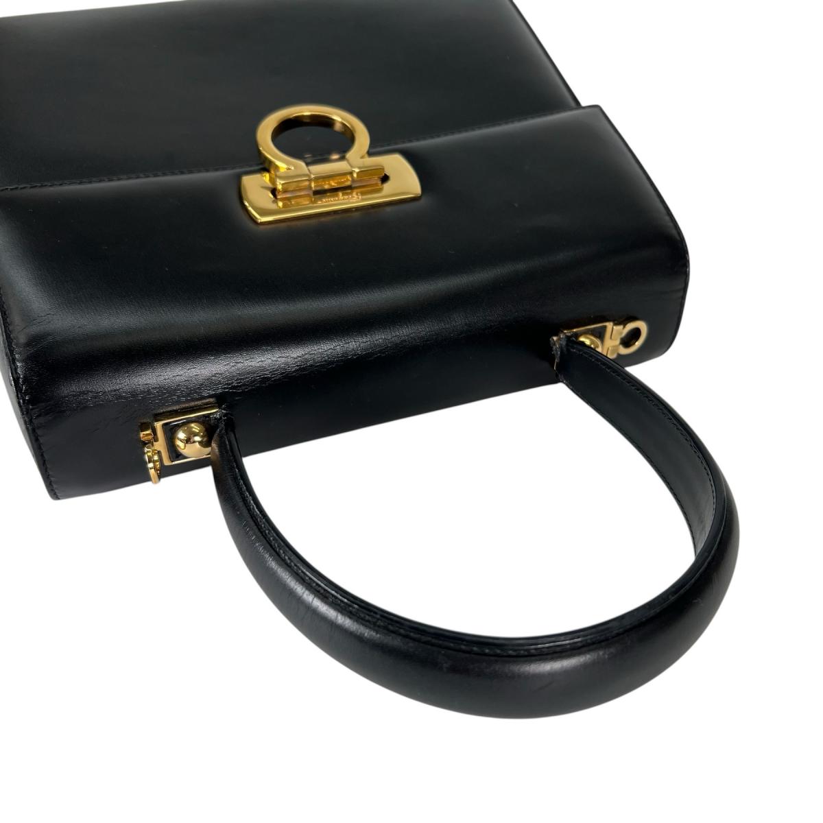 サルヴァトーレフェラガモ Salvatore Ferragamo ハンドバッグ
 ハンドバッグ コンパクト ガンチーニ レザー E210536 ブラック 【SS】
 【中古】