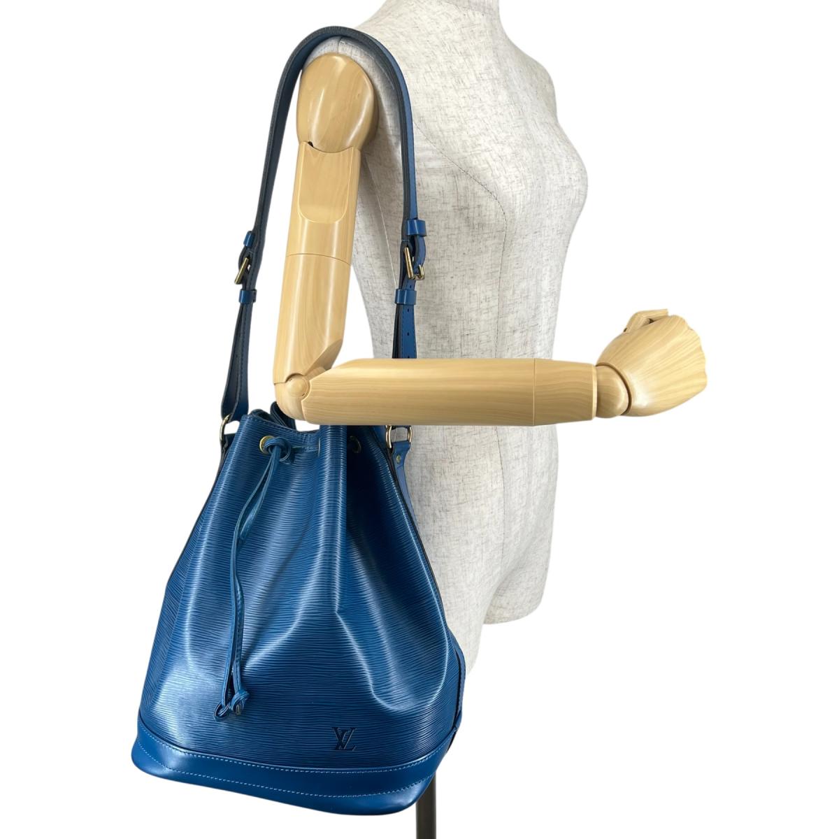ルイヴィトン LOUIS VUITTON ショルダーバッグ
 ショルダーバッグ トレドブルー ノエ エピレザー M44005 ブルー LV
 【SS】
 【中古】