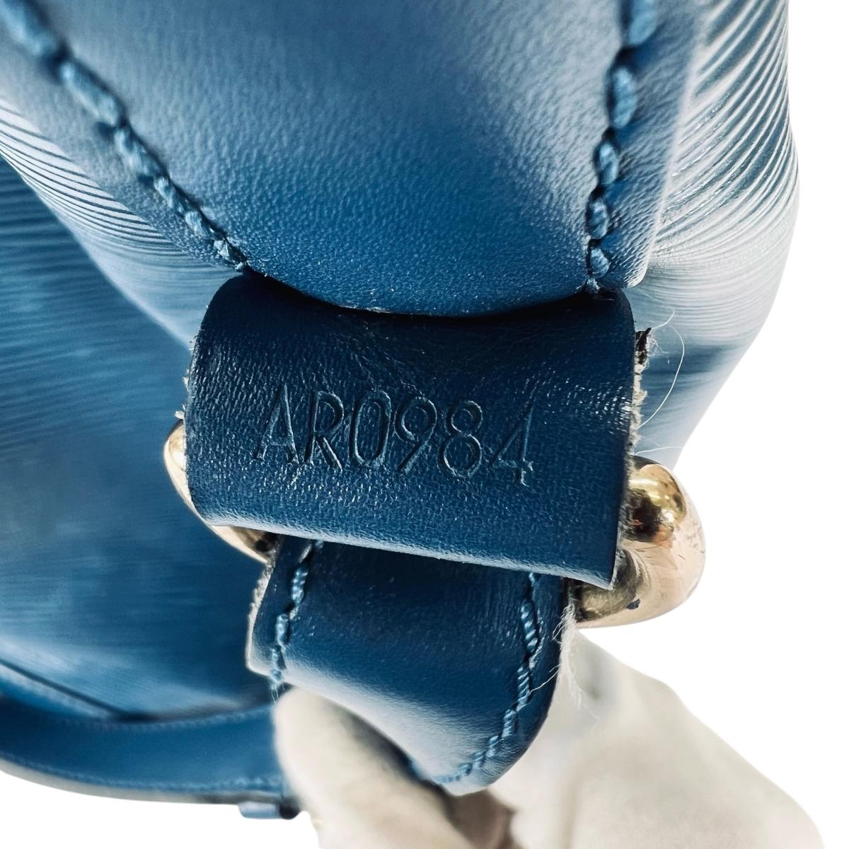 ルイヴィトン LOUIS VUITTON ショルダーバッグ
 ショルダーバッグ トレドブルー ノエ エピレザー M44005 ブルー LV
 【SS】
 【中古】