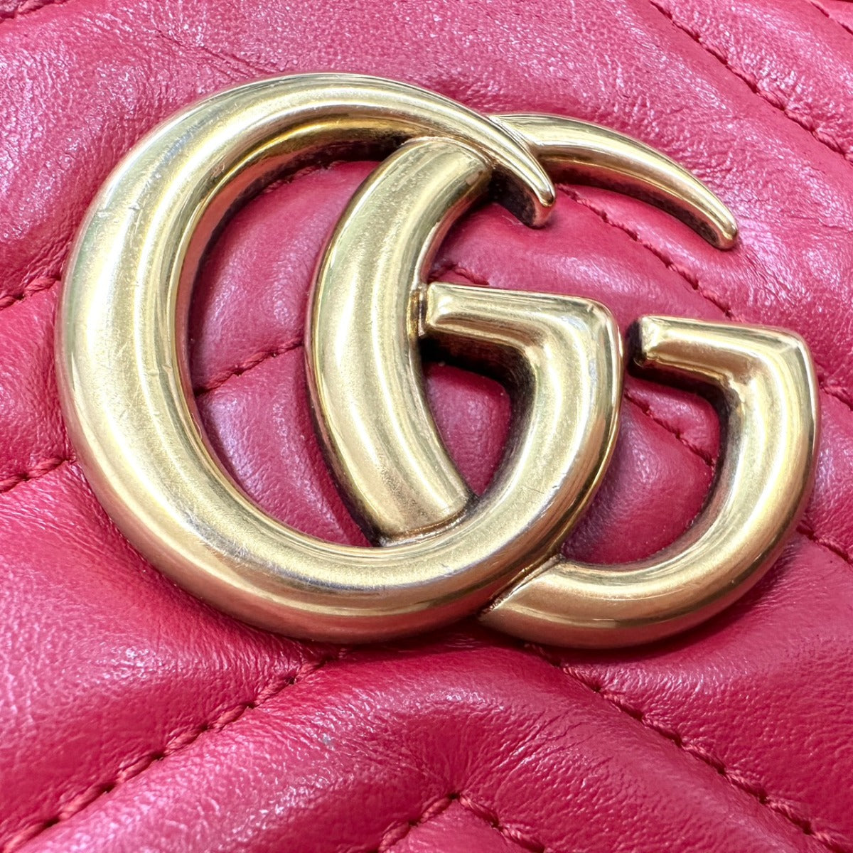 グッチ GUCCI ボディバッグ
 カメラバッグ スモール GGマーモント レザー 447632 レッド 【SS】
 【中古】