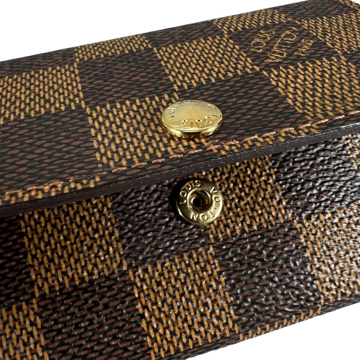 ルイヴィトン LOUIS VUITTON キーケース
 キーケース6本用 ダミエ ミュルティクレ6 ダミエキャンバス N62630 ブラウン LV
 【SS】
 【中古】