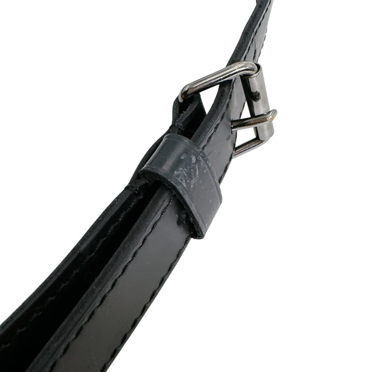 ルイヴィトン LOUIS VUITTON ショルダーストラップ
 バッグアクセサリー マカサー 肩掛けストラップ ヌメ革 ブラック LV
 【SS】
 【中古】