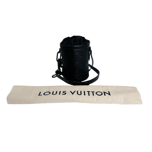 ルイヴィトン LOUIS VUITTON ショルダーバッグ
 チョークナノバッグ モノグラム シャドウ カーフ M44628 ブラック LV
 【SS】
 【中古】
