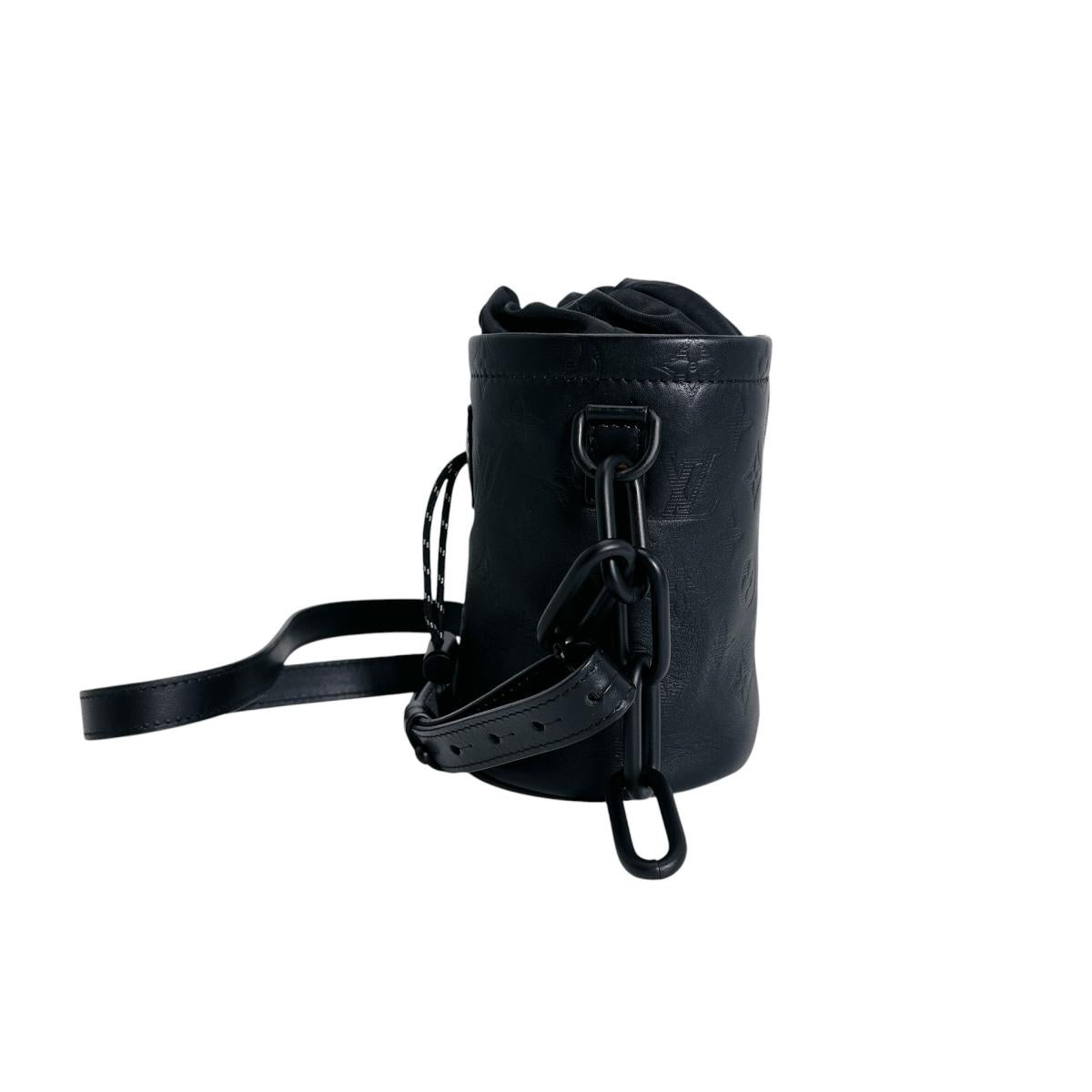 ルイヴィトン LOUIS VUITTON ショルダーバッグ
 チョークナノバッグ モノグラム シャドウ カーフ M44628 ブラック LV
 【SS】
 【中古】