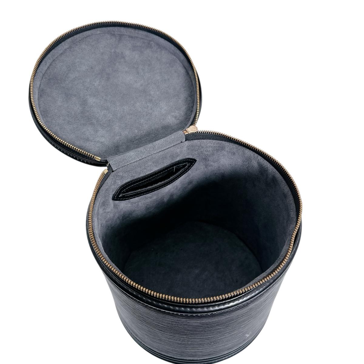 ルイヴィトン LOUIS VUITTON ハンドバッグ
 ハンドバッグ エピ カンヌ エピレザー M48032 ブラック LV
 【SS】
 【中古】