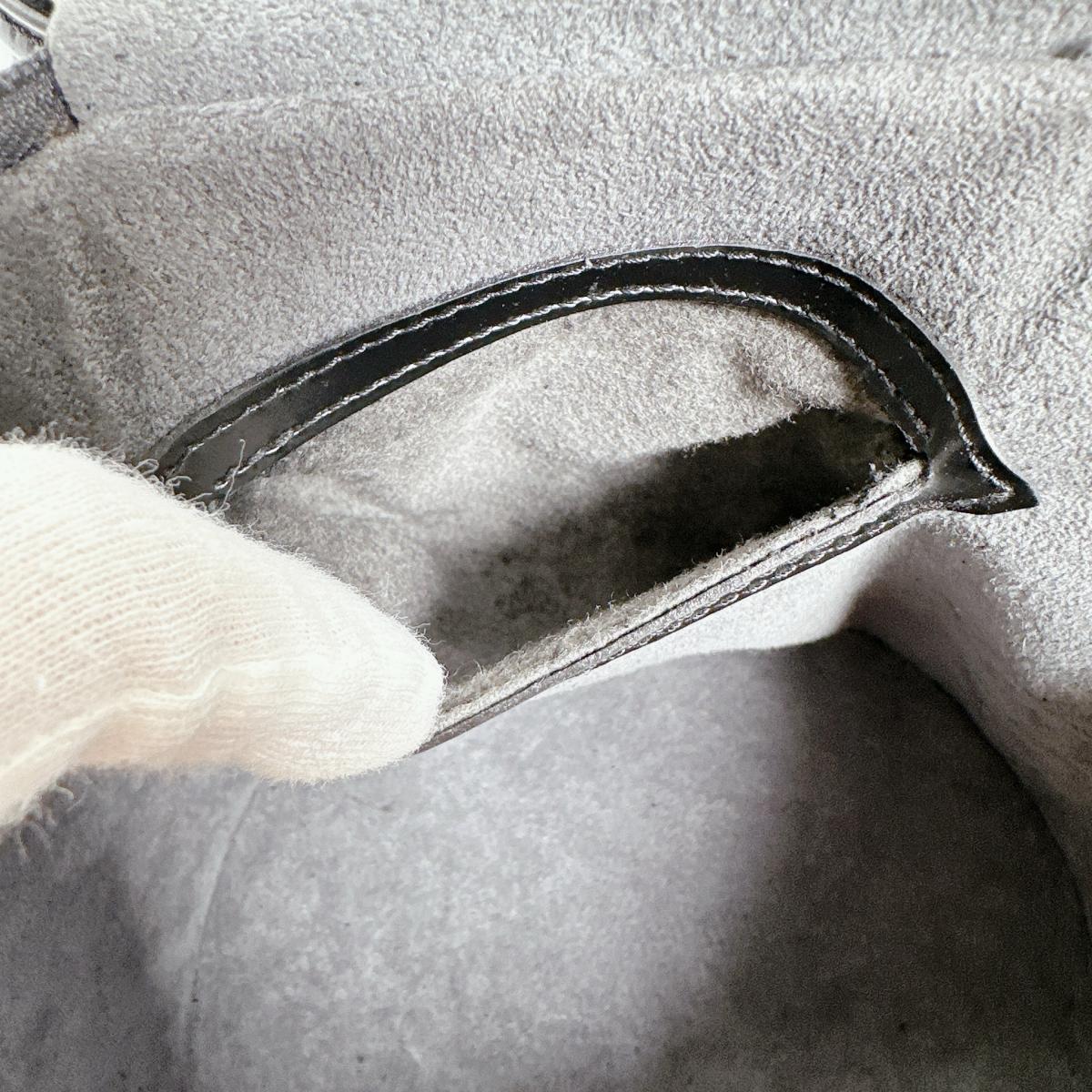 ルイヴィトン LOUIS VUITTON ハンドバッグ
 ハンドバッグ エピ カンヌ エピレザー M48032 ブラック LV
 【SS】
 【中古】