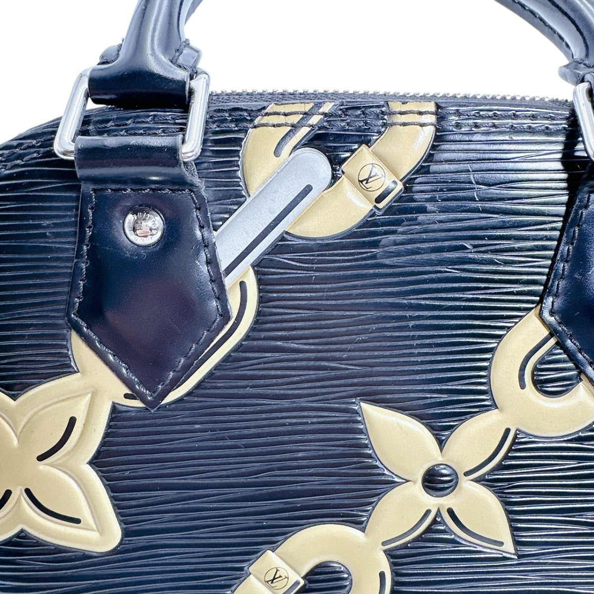 ルイヴィトン LOUIS VUITTON ショルダーバッグ
 チェーン柄 エピ アルマBB エピレザー M42482 ノワール LV
 【SS】
 【中古】
