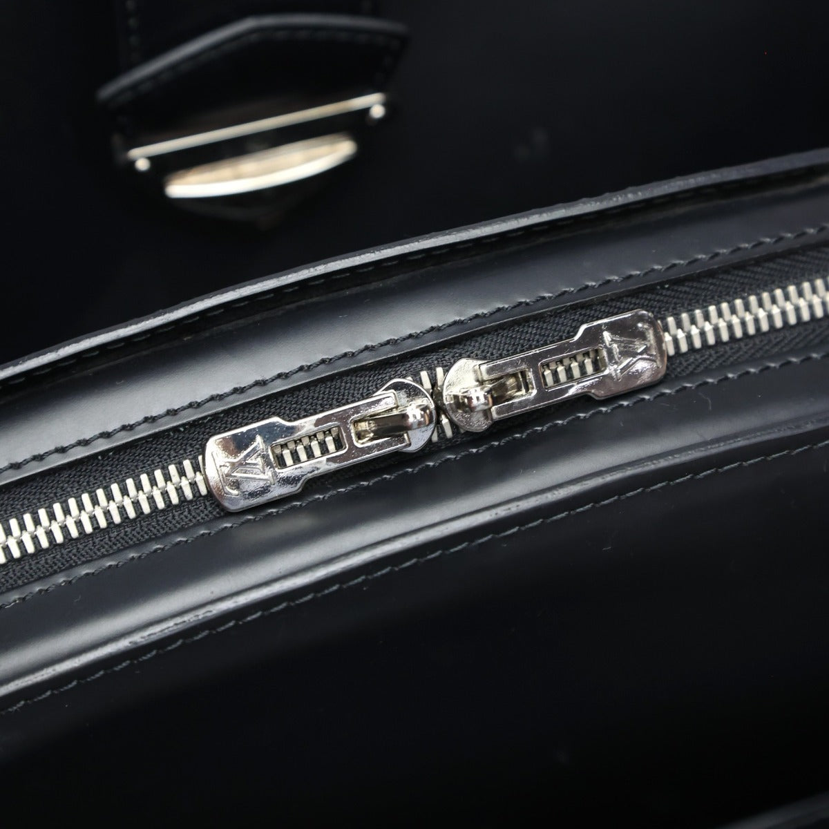 ルイヴィトン LOUIS VUITTON ハンドバッグ
 ビジネスバッグ エピ ポンヌフGM エピレザー M59042 ノワール LV
 【SS】
 【中古】