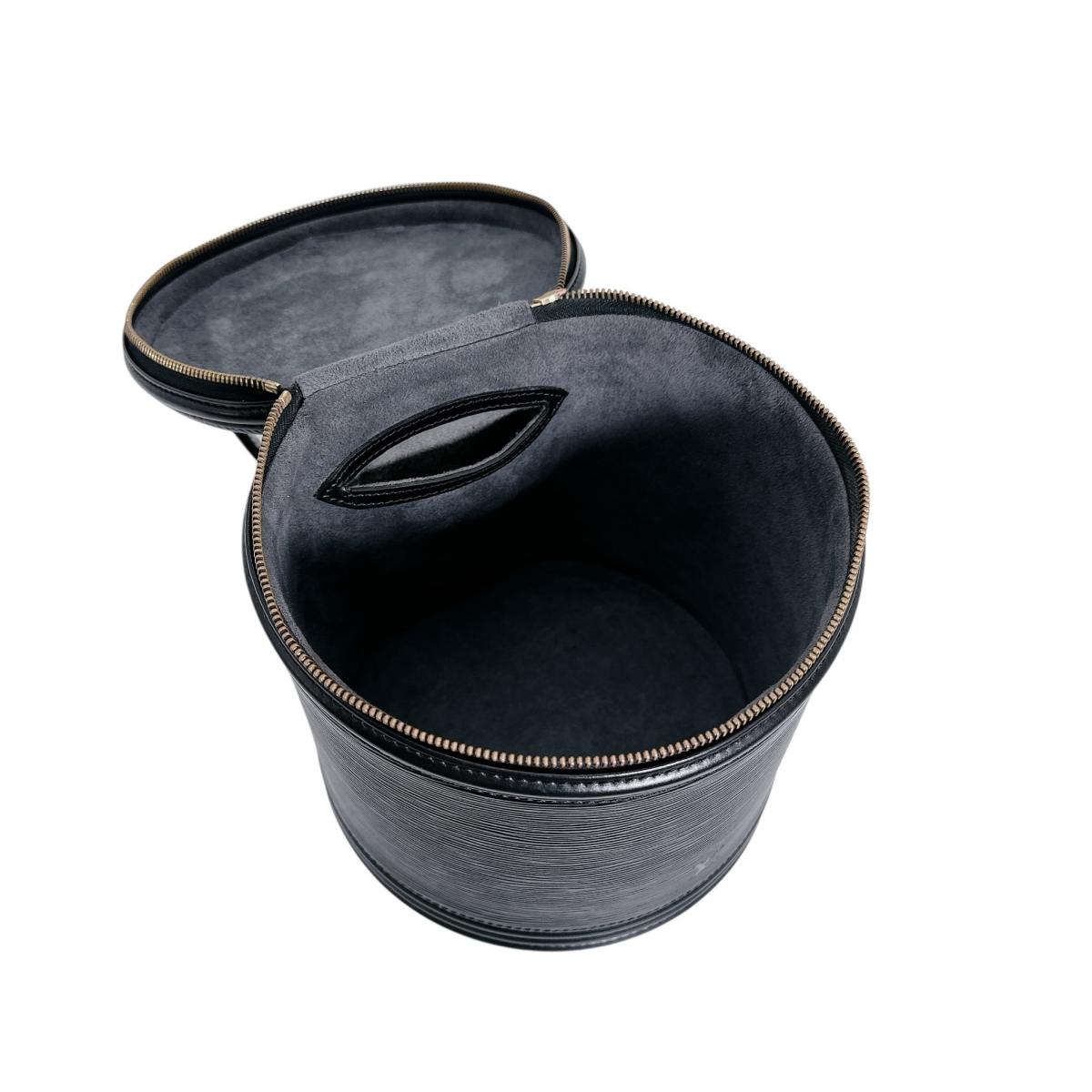 ルイヴィトン LOUIS VUITTON ハンドバッグ
 ハンドバッグ エピ カンヌ エピレザー M48032 ブラック LV
 【SS】
 【中古】