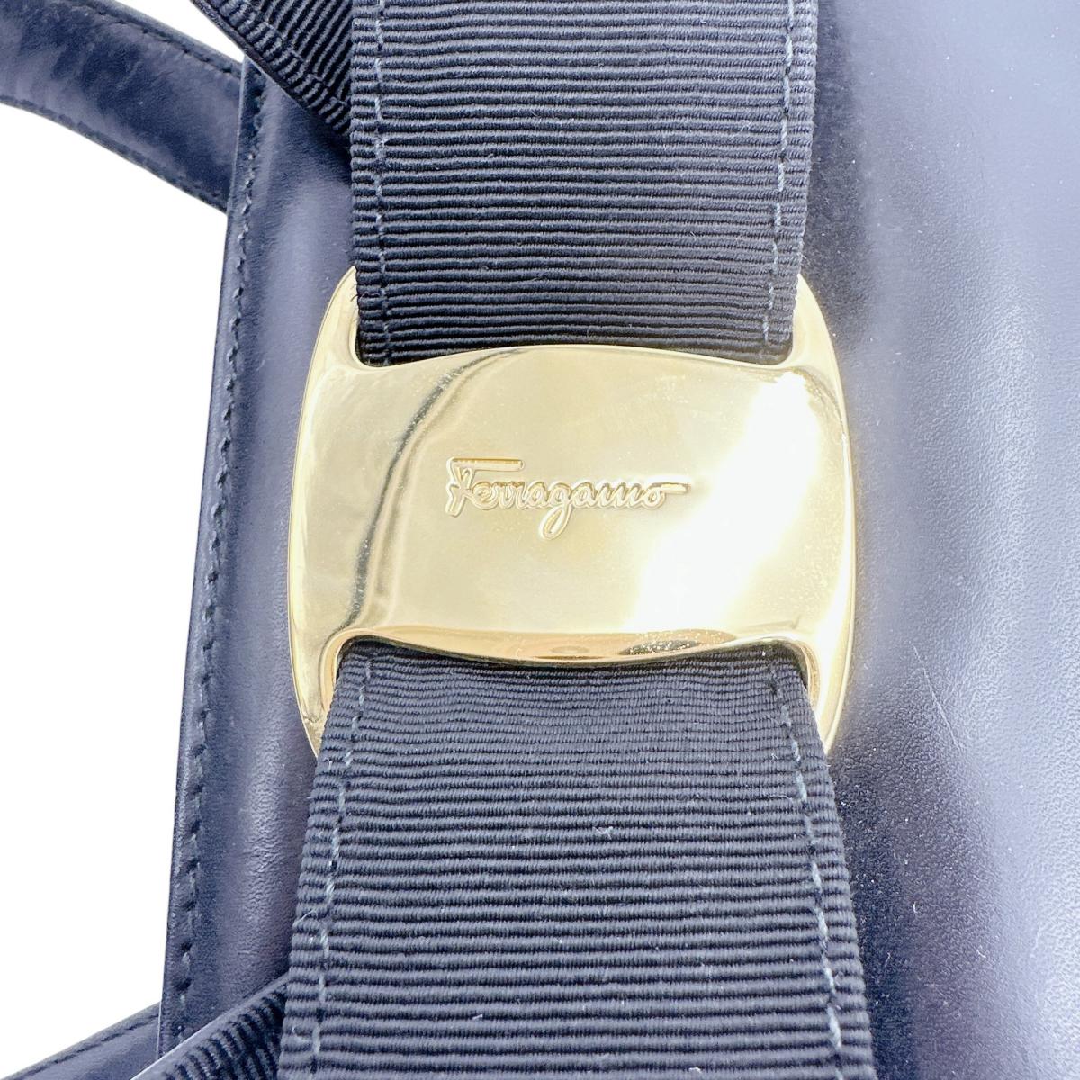 サルヴァトーレフェラガモ Salvatore Ferragamo ハンドバッグ
 ハンドバッグ コンパクト ヴァラリボン レザー ブラック 【SS】
 【中古】
