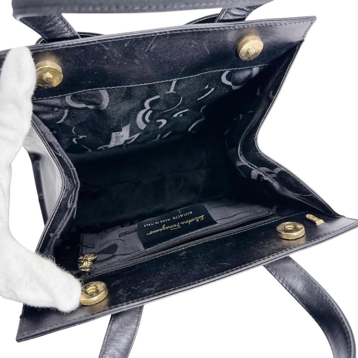 サルヴァトーレフェラガモ Salvatore Ferragamo ハンドバッグ
 ハンドバッグ コンパクト ヴァラリボン レザー ブラック 【SS】
 【中古】