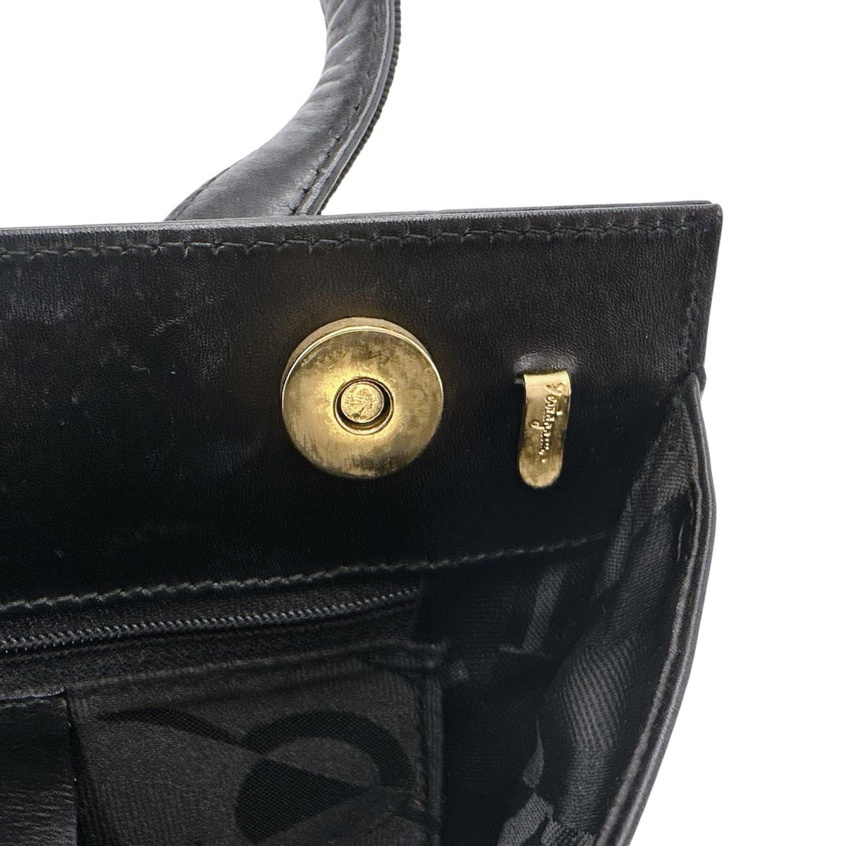 サルヴァトーレフェラガモ Salvatore Ferragamo ハンドバッグ
 ハンドバッグ コンパクト ヴァラリボン レザー ブラック 【SS】
 【中古】