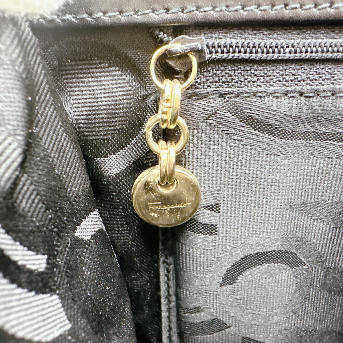 サルヴァトーレフェラガモ Salvatore Ferragamo ハンドバッグ
 ハンドバッグ コンパクト ヴァラリボン レザー ブラック 【SS】
 【中古】