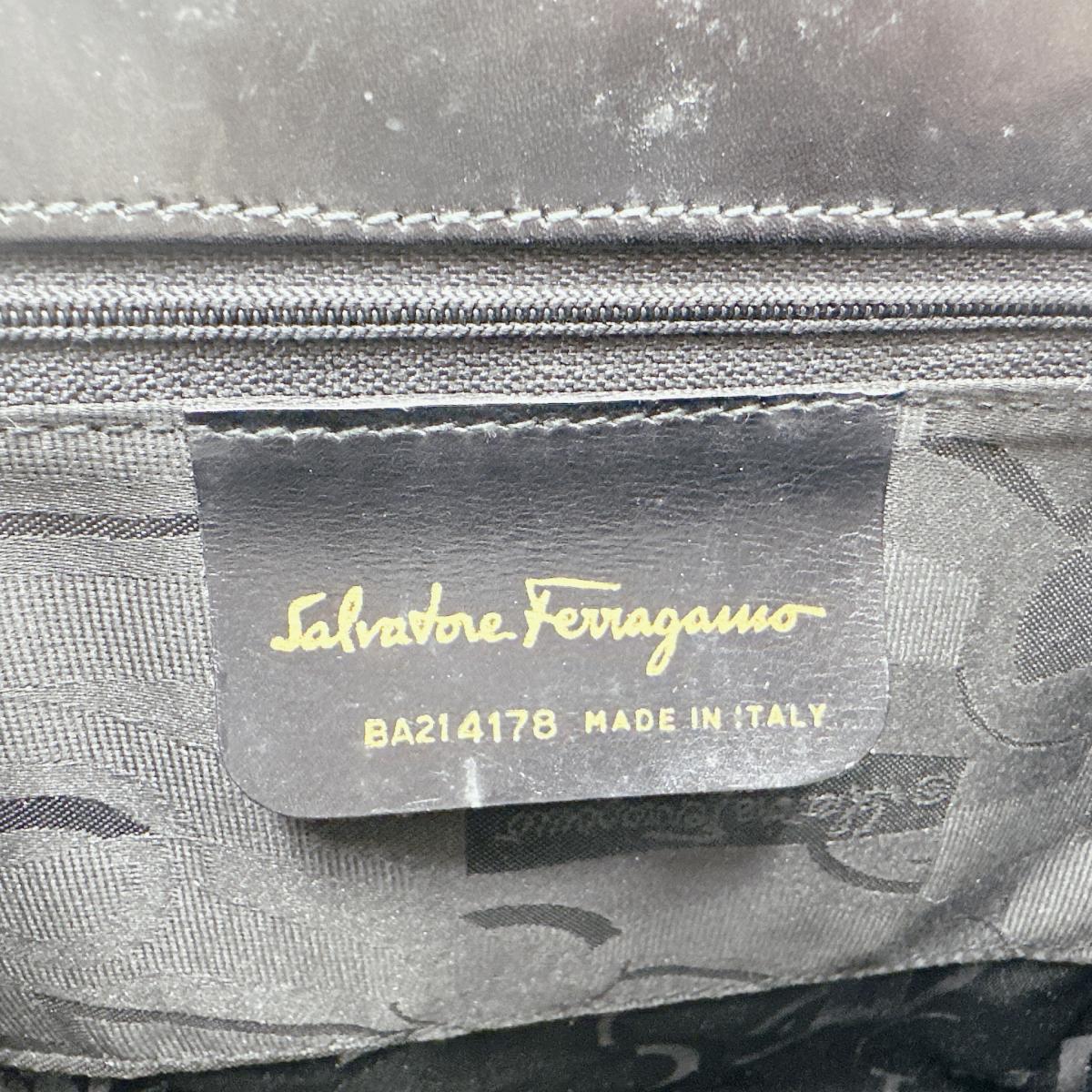 サルヴァトーレフェラガモ Salvatore Ferragamo ハンドバッグ
 ハンドバッグ コンパクト ヴァラリボン レザー ブラック 【SS】
 【中古】