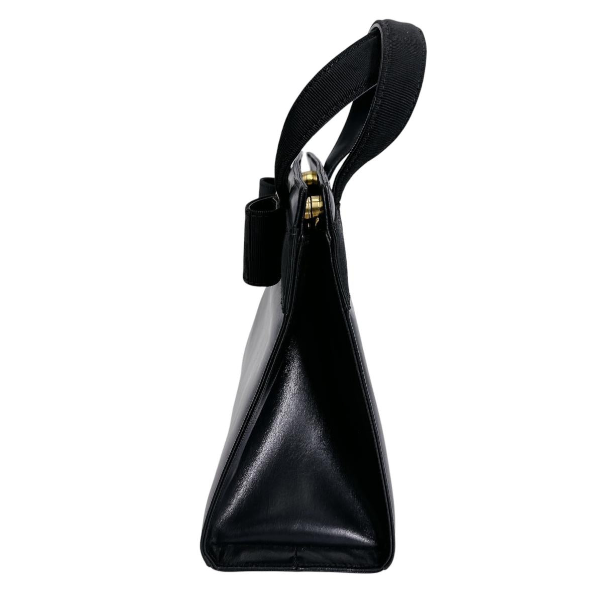 サルヴァトーレフェラガモ Salvatore Ferragamo ハンドバッグ
 ハンドバッグ コンパクト ヴァラリボン レザー ブラック 【SS】
 【中古】