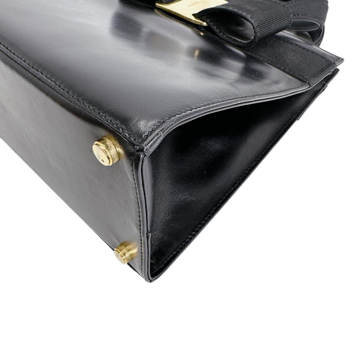 サルヴァトーレフェラガモ Salvatore Ferragamo ハンドバッグ
 ハンドバッグ コンパクト ヴァラリボン レザー ブラック 【SS】
 【中古】