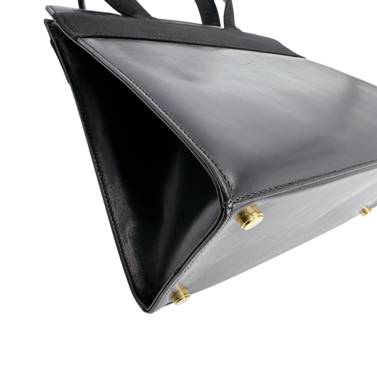 サルヴァトーレフェラガモ Salvatore Ferragamo ハンドバッグ
 ハンドバッグ コンパクト ヴァラリボン レザー ブラック 【SS】
 【中古】