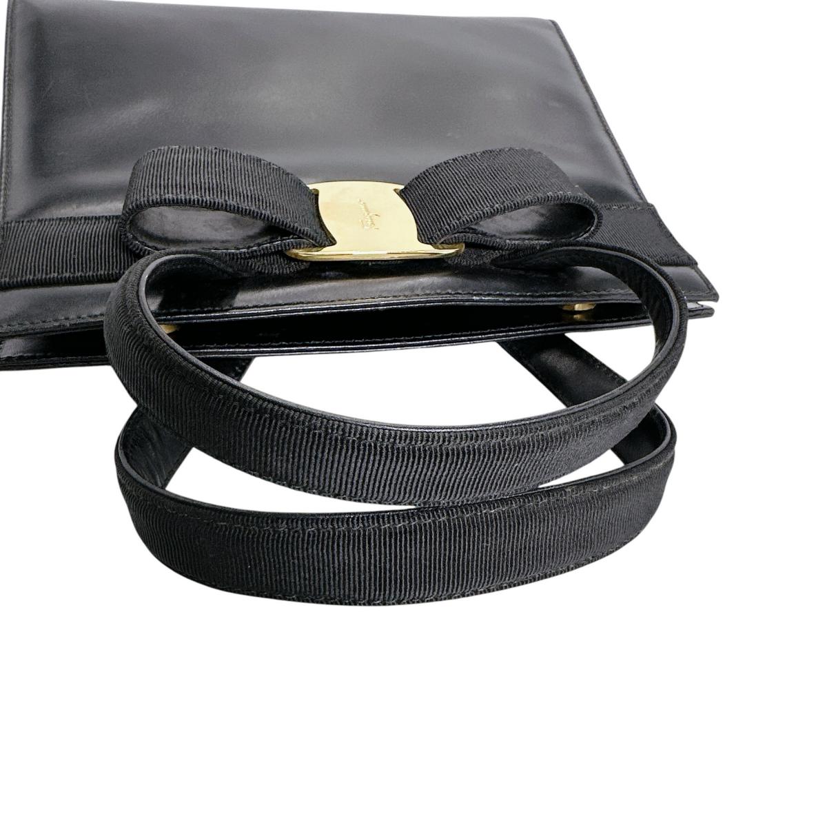 サルヴァトーレフェラガモ Salvatore Ferragamo ハンドバッグ
 ハンドバッグ コンパクト ヴァラリボン レザー ブラック 【SS】
 【中古】