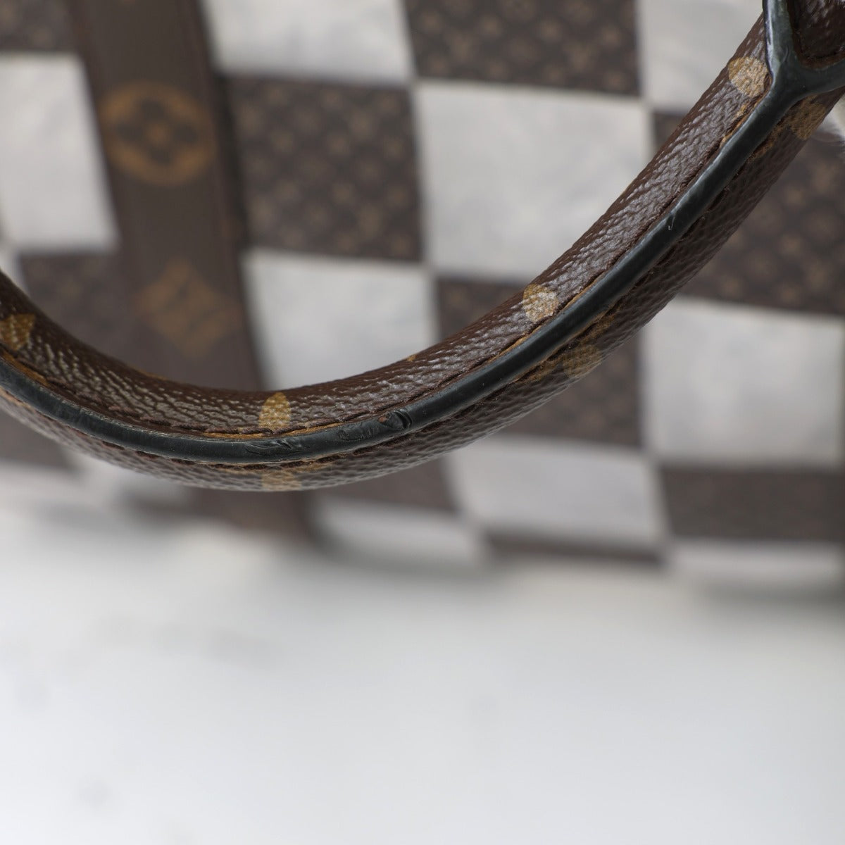 ルイヴィトン LOUIS VUITTON ボストンバッグ
 旅行かばん モノグラムチェス キーポル･バンドリエール50 PVC M20864 ブラウン LV
 【SS】
 【中古】