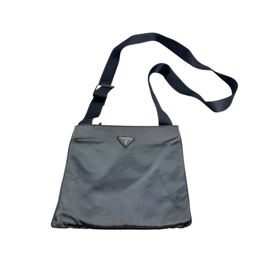 プラダ PRADA ショルダーバッグ
 ポシェット トライアングルロゴ シルクサテン サテン 明るいグレー 【SS】
 【中古】