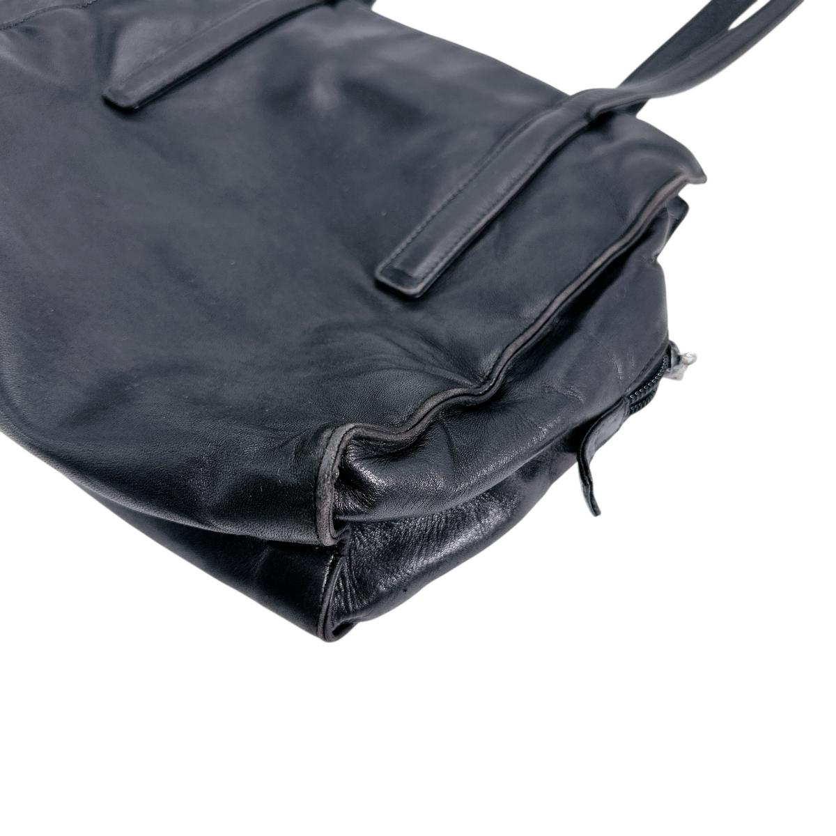 プラダ PRADA トートバッグ
 トートバッグ ロゴ型押し レザー ブラック 【SS】
 【中古】