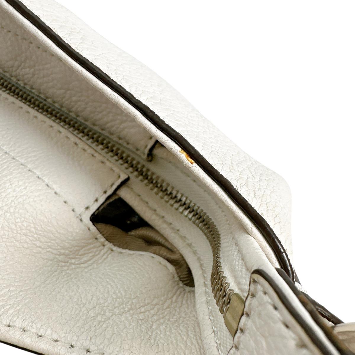 マイケルコース Michael Kors トートバッグ
 ハンドバッグ A4対応 タッセルチャーム付 レザー ホワイト 【SS】
 【中古】