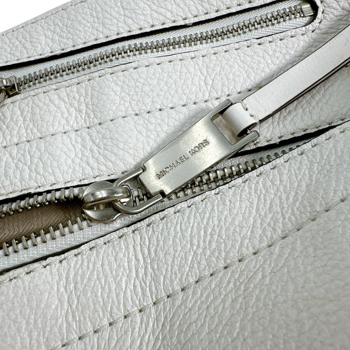 マイケルコース Michael Kors トートバッグ
 ハンドバッグ A4対応 タッセルチャーム付 レザー ホワイト 【SS】
 【中古】