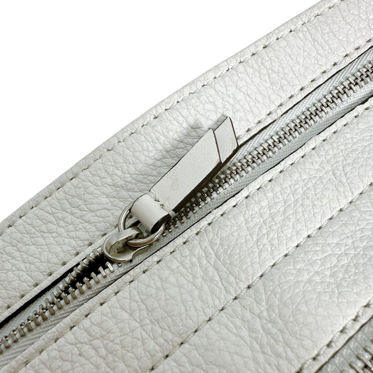 マイケルコース Michael Kors トートバッグ
 ハンドバッグ A4対応 タッセルチャーム付 レザー ホワイト 【SS】
 【中古】