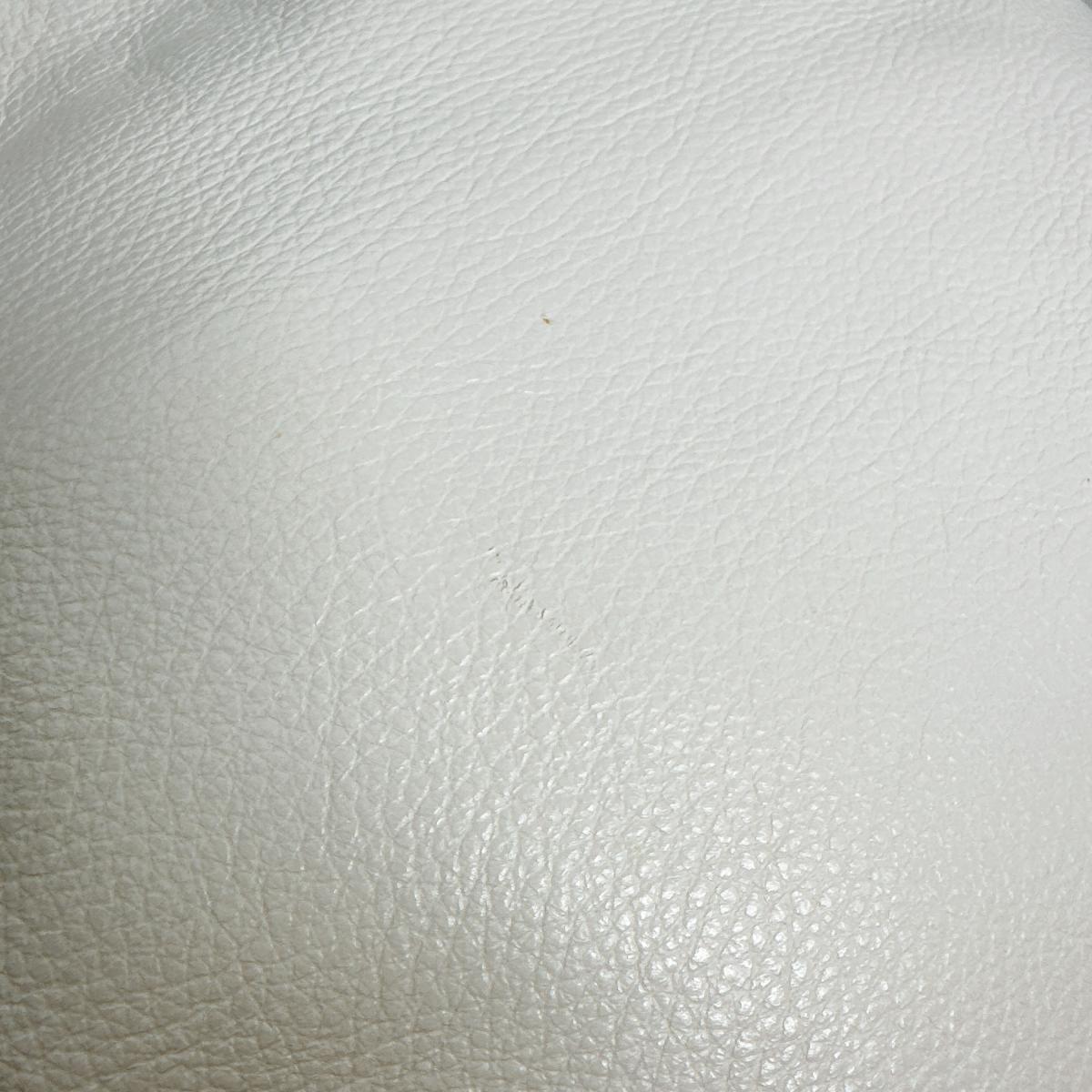 マイケルコース Michael Kors トートバッグ
 ハンドバッグ A4対応 タッセルチャーム付 レザー ホワイト 【SS】
 【中古】