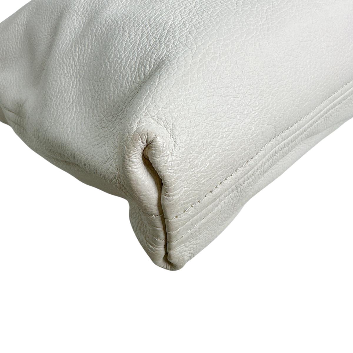 マイケルコース Michael Kors トートバッグ
 ハンドバッグ A4対応 タッセルチャーム付 レザー ホワイト 【SS】
 【中古】