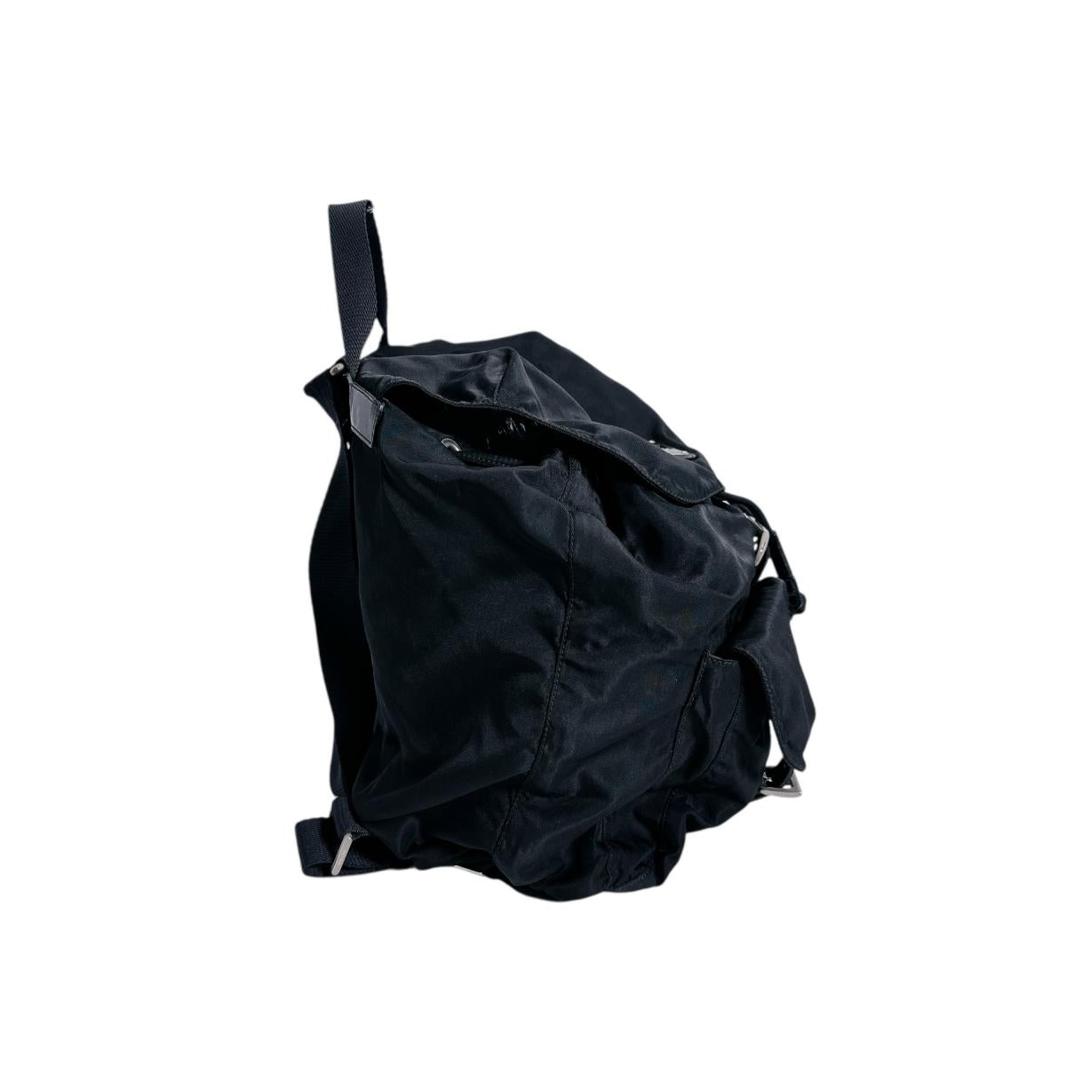 プラダ PRADA リュック・デイパック
 リュック トライアングルロゴ バックパック ナイロン ブラック 【SS】
 【中古】